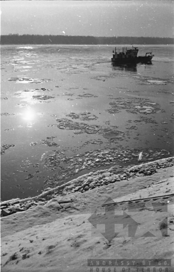THM-BJ-10381 - Paksi Duna-part télen az 1960-as években