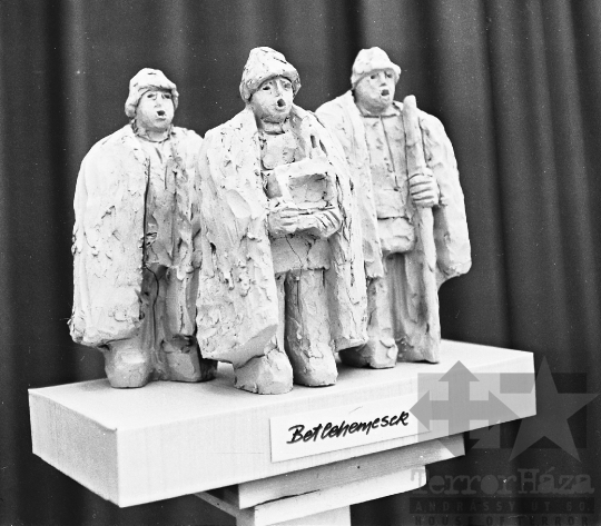 THM-BJ-10871 - (Szatmári) Juhos László szobrászművész kiállítása Szekszárdon az 1970-es években