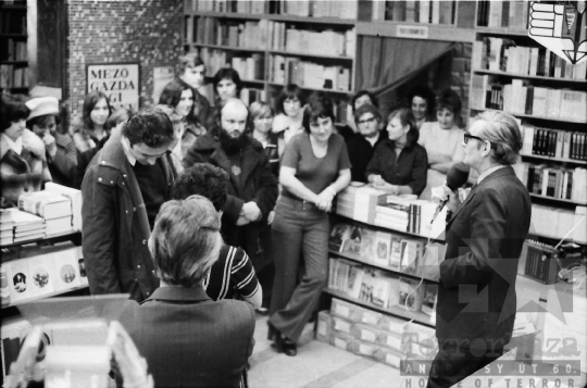 THM-BJ-10898 - Magyar Rádió Könyvről Könyvért vetélkedő egy szekszárdi könyvesboltban az 1970-es években