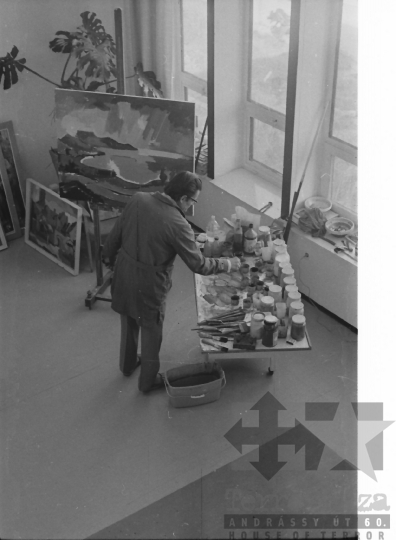 THM-BJ-10917 - Molnár M. György festőművész Szekszárdon az 1970-as években