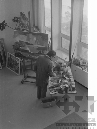 THM-BJ-10918 - Molnár M. György festőművész Szekszárdon az 1970-as években