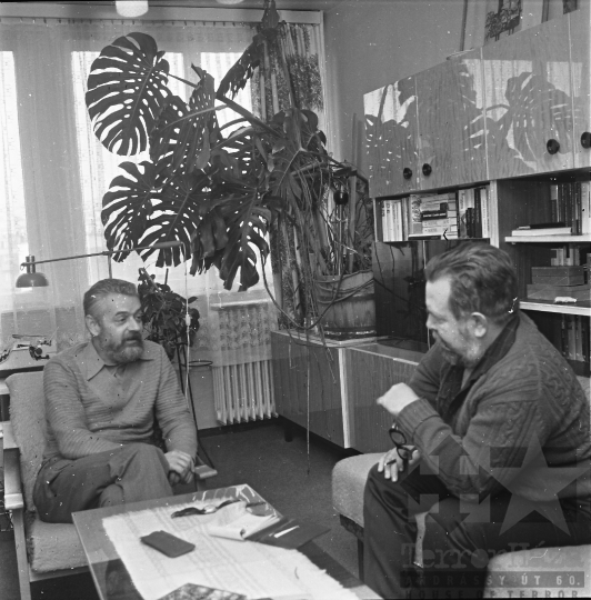 THM-BJ-11060a - Rockenbauer Pál és Ordas Iván újságíró az 1980-as években