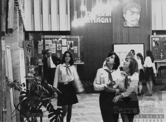 THM-BJ-11678 - Kiállítás a szekszárdi úttörőházban az 1970-es években