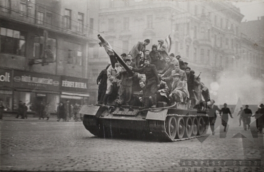 THM-TF-00068 - 1956-os forradalom és szabadságharc a Rákóczi úton és környékén