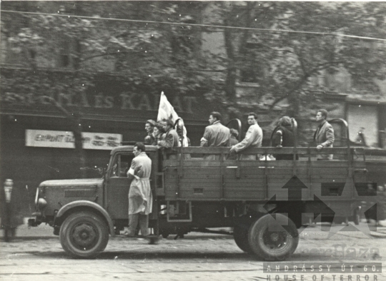 THM-UN-2016.1.7 - 1956-os forradalom és szabadságharc a Rákóczi úton és környékén