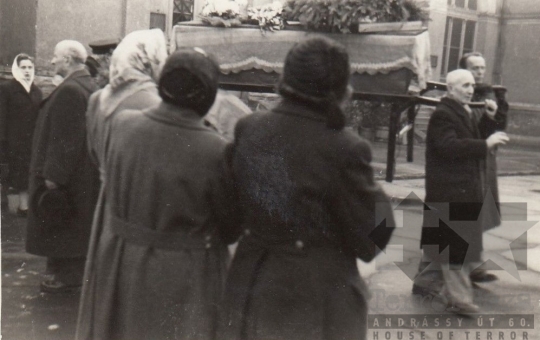 THM-UN-2017.1.137 - 1956-os forradalom és szabadságharc áldozatainak temetése a Kerepesi úti temetőben