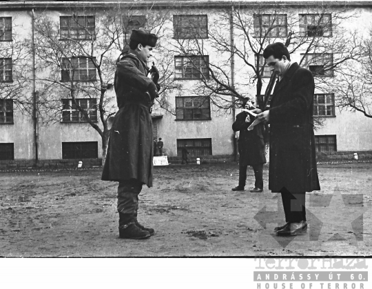 THM-BJ-00074 - Eskütétel a szekszárdi Budai Nagy Antal laktanya udvarán az 1960-as években 