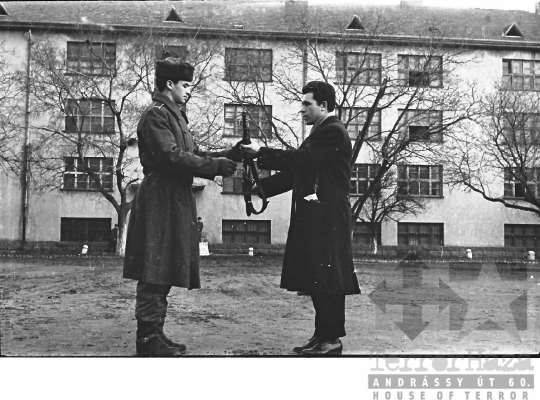 THM-BJ-00075 - Eskütétel a szekszárdi Budai Nagy Antal laktanya udvarán az 1960-as években 