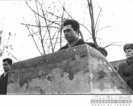 THM-BJ-00076 - Eskütétel a szekszárdi Budai Nagy Antal laktanya udvarán az 1960-as években 