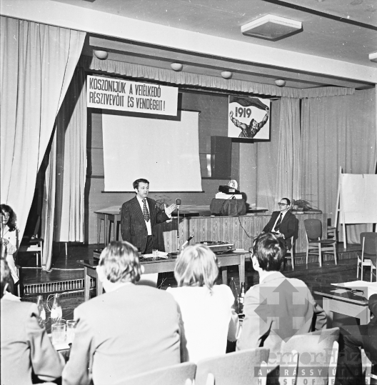 THM-BJ-00183a - Tanácsköztársaság 60. évfordulójára rendezett vetélkedő Szekszárdon az 1970-es években 