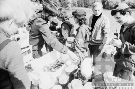 THM-BJ-00191 - Ifjúgárdisták hadgyakorlata Szekszárd-Sötétvölgyben az 1980-as években  