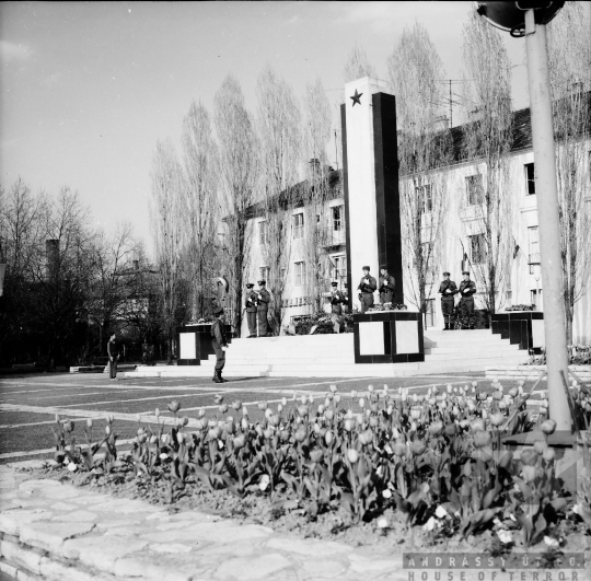 THM-BJ-00284 - Szovjet emlékmű Szekszárdon az 1970-es években
