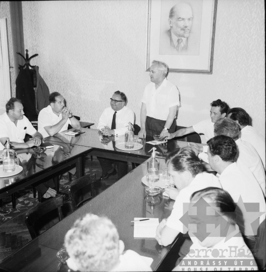 THM-BJ-00356 - Kállai Gyula, a Hazafias Népfront elnökének látogatása Szekszárdon az 1960-as években 