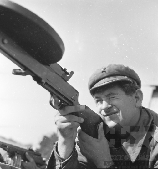 THM-BJ-00432 - Munkásőrök nyári hadgyakorlaton Pörbölyön az 1960-as években 