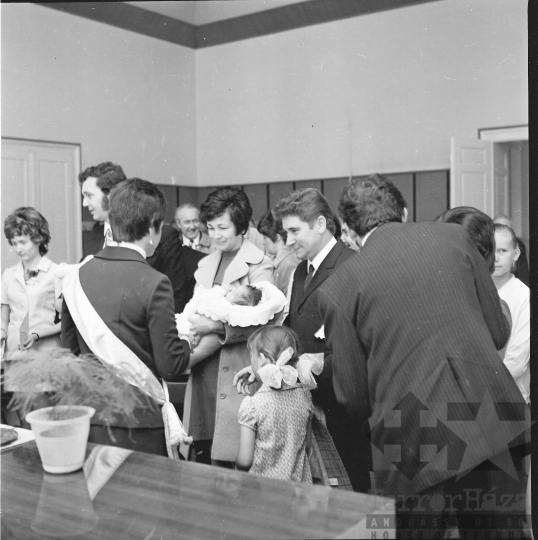 THM-BJ-00436 - Névadó ünnepség a Szekszárd Városi Tanácsban az 1960-as években