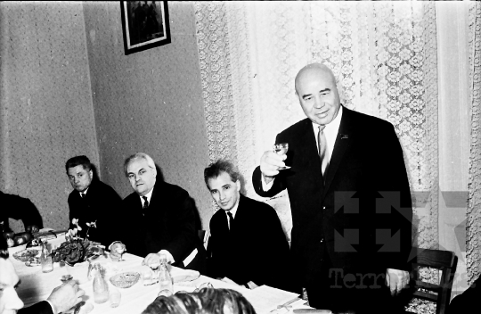 THM-BJ-00451 - Ukrán parlamenti küldöttség a Szekszárdi Állami Gazdaság tengelici részlegében az 1960-as években 