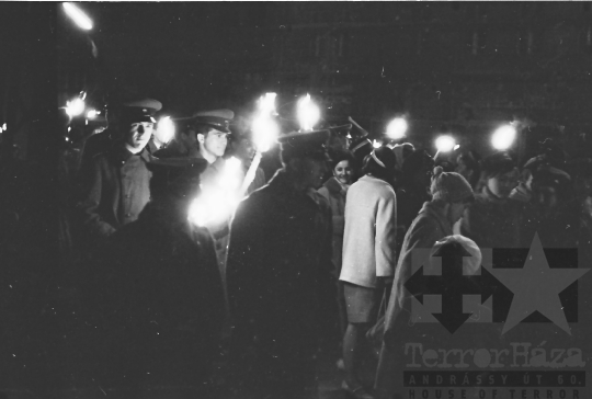 THM-BJ-00499 - Április 4-i felvonulás az 1960-as években Szekszárdon 