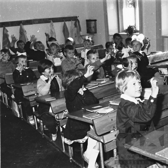 THM-BJ-00524 -  Decsi általános iskola az 1960-as években