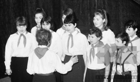 THM-BJ-00588a - A szekszárdi úttörők énekkara az 1960-as években 