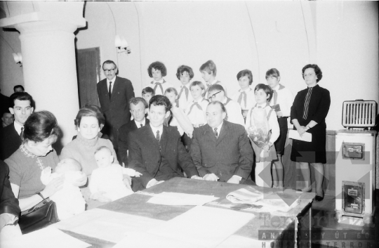 THM-BJ-00598 - Névadó ünnepség Bonyhád Városi Tanácsban az 1960-as években
