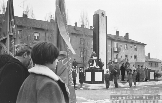 THM-BJ-00624 - Úttörő forradalmi láng meggyújtása Szekszárdon az 1960-as években