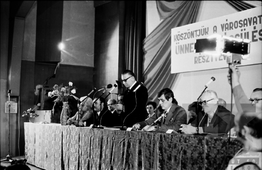 THM-BJ-00667a - Bonyhád városavató ünnepség a cipőgyár kultúrtermében az 1970-es években