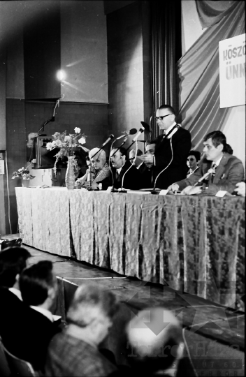 THM-BJ-00668 - Bonyhád városavató ünnepség a cipőgyár kultúrtermében az 1970-es években