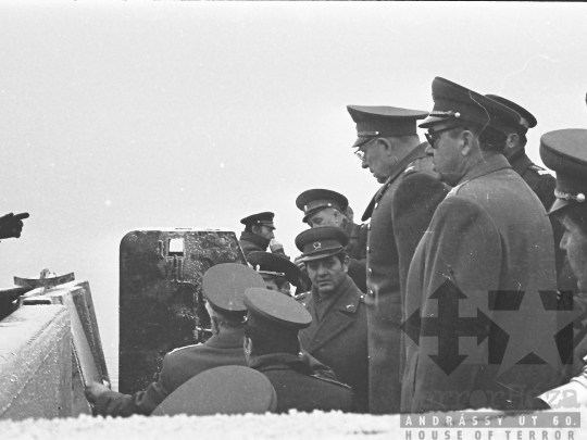 THM-BJ-00695 - A Varsói Szerződés tagállamainak haditechnikai bemutatója Dunaújvárosban az 1970-es években 