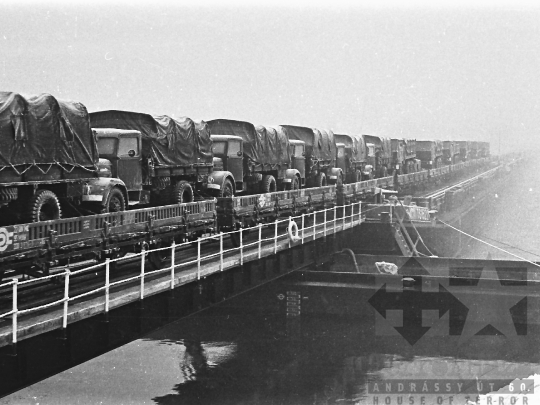 THM-BJ-00697 - A Varsói Szerződés tagállamainak haditechnikai bemutatója Dunaújvárosban az 1970-es években 