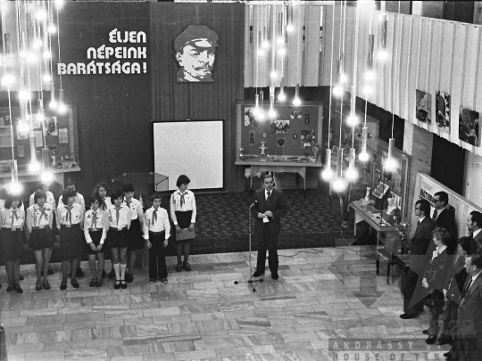 THM-BJ-00699 - Kiállítás a szekszárdi úttörőházban az 1970-es években 