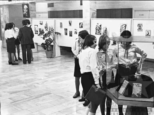 THM-BJ-00705 - Kiállítás a szekszárdi úttörőházban az 1970-es években 