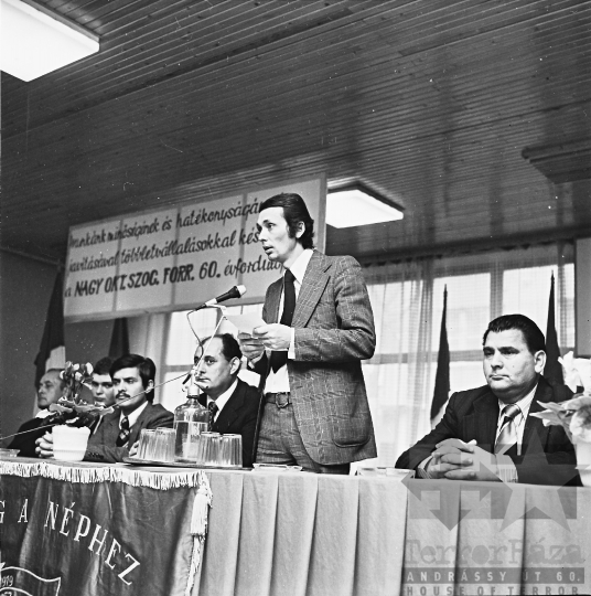 THM-BJ-00712 - November 7-i ünnepség a szekszárdi TOTÉV vállalatnál az 1970-es években 