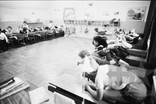 THM-BJ-00792 - Mórágyi általános iskola az 1980-as években
