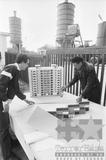 THM-BJ-00855 - Tolna megyei Állami Építőipari Vállalat panelüzeme Szekszárdon az 1980-as években 