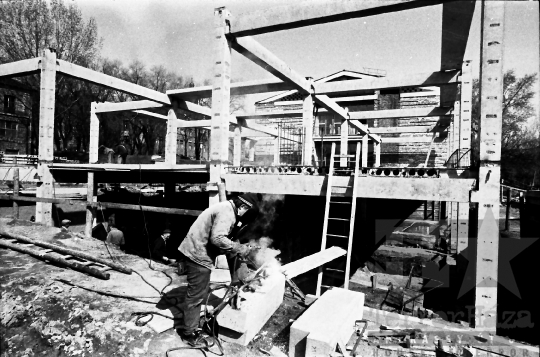 THM-BJ-00938 - Szekszárdi rendelőintézet bővítése az 1980-as években 