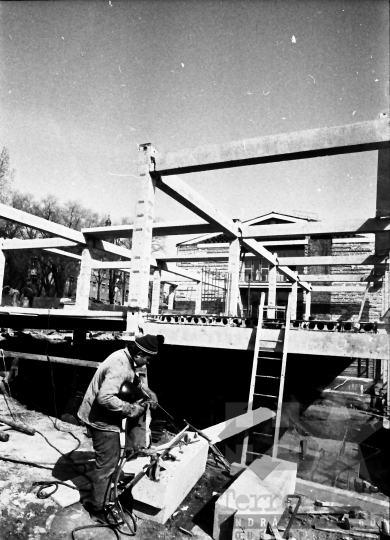 THM-BJ-00939 - Szekszárdi rendelőintézet bővítése az 1980-as években 