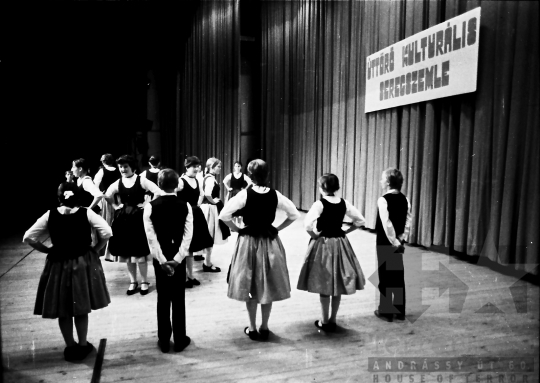 THM-BJ-00941 - Úttörő Kulturális Seregszemle előadása Szekszárdon az 1980-as években 