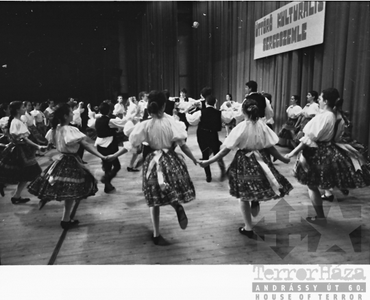 THM-BJ-00942 - Úttörő Kulturális Seregszemle előadása Szekszárdon az 1980-as években 