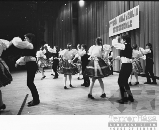 THM-BJ-00943 - Úttörő Kulturális Seregszemle előadása Szekszárdon az 1980-as években 