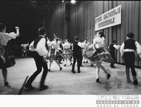 THM-BJ-00944 - Úttörő Kulturális Seregszemle előadása Szekszárdon az 1980-as években 