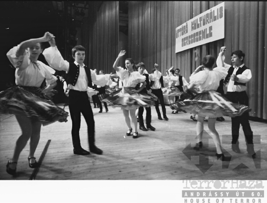 THM-BJ-00945 - Úttörő Kulturális Seregszemle előadása Szekszárdon az 1980-as években 