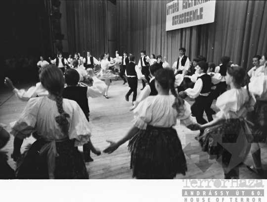 THM-BJ-00946 - Úttörő Kulturális Seregszemle előadása Szekszárdon az 1980-as években 