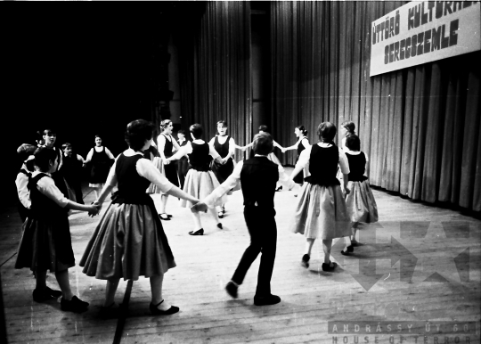 THM-BJ-00947 - Úttörő Kulturális Seregszemle előadása Szekszárdon az 1980-as években 