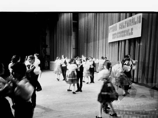 THM-BJ-00950 - Úttörő Kulturális Seregszemle előadása Szekszárdon az 1980-as években 