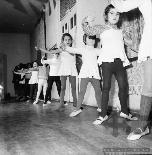 THM-BJ-00982 - Balettoktatás a szekszárdi művelődési házban az 1960-as években