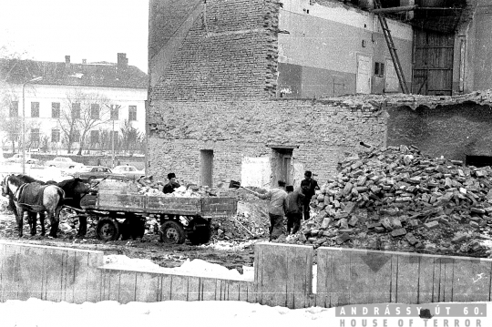 THM-BJ-01011 - Régi ház bontása Szekszárdon az 1960-as években 