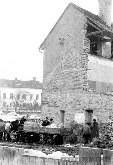 THM-BJ-01012 - Régi ház bontása Szekszárdon az 1960-as években 