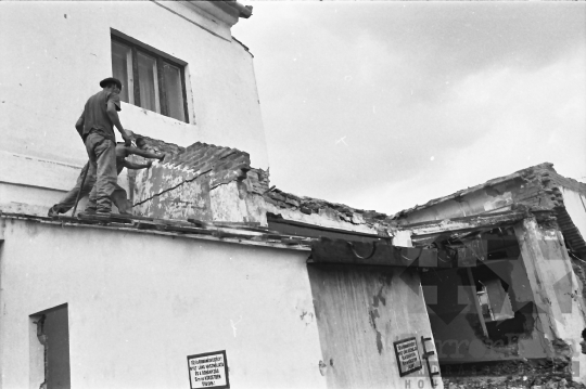 THM-BJ-01026 - A régi tolnai gimnázium bontása az 1970-es években 