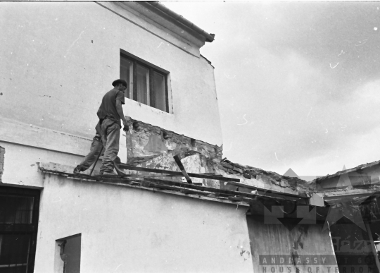 THM-BJ-01026a - A régi tolnai gimnázium bontása az 1970-es években 