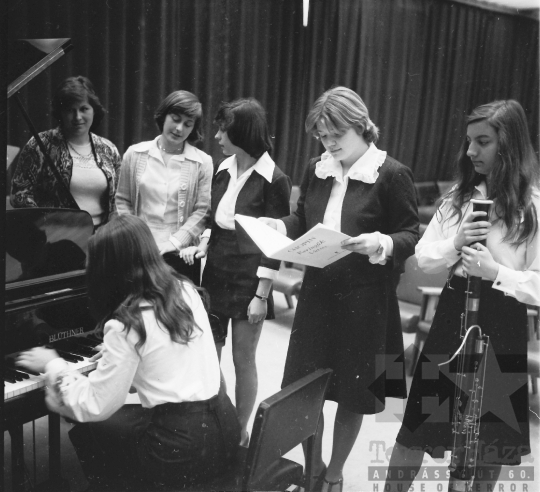 THM-BJ-01041 -  Diáknapok a Babits Mihály Művelődési Házban Szekszárdon az 1970-es években